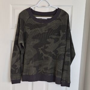 Aritzia TNA Camouflage Sweater Medium Pull Over